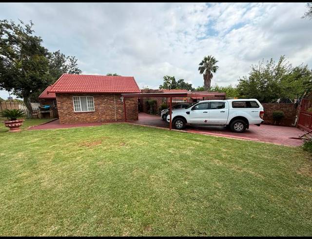 4 BEDROOM HOUSE FOR SALE IN THE REEDS